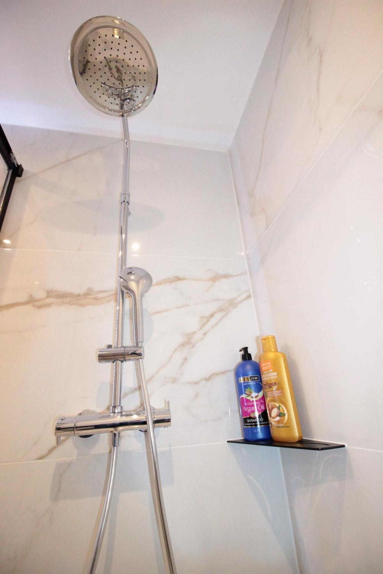 Luxury Studio, Rez De Chaussee, Parking Prive Video Surveillance, Canape Haute Qualite Convertible Couchage 2 Personnes, Centre Ville Proche, Restaurant, Boulangerie 2 Minutes A Pied, Terrasse - 800Metre Carre De Terrain - Gere Par Presta-Zen'Service Verdun-sur-Meuse Eksteriør billede