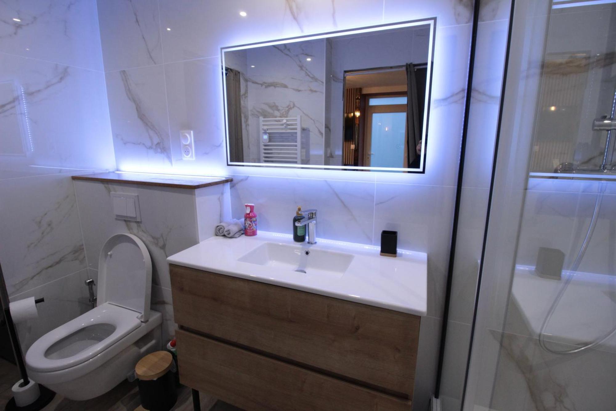 Luxury Studio, Rez De Chaussee, Parking Prive Video Surveillance, Canape Haute Qualite Convertible Couchage 2 Personnes, Centre Ville Proche, Restaurant, Boulangerie 2 Minutes A Pied, Terrasse - 800Metre Carre De Terrain - Gere Par Presta-Zen'Service Verdun-sur-Meuse Eksteriør billede