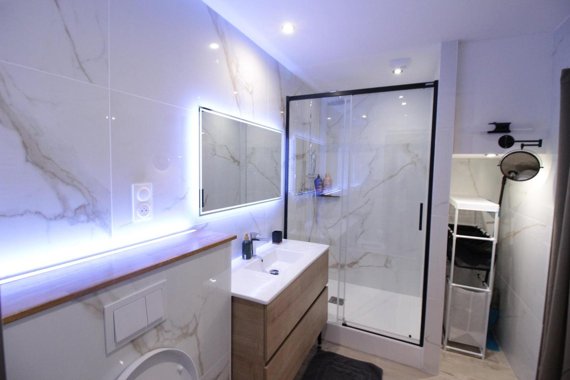Luxury Studio, Rez De Chaussee, Parking Prive Video Surveillance, Canape Haute Qualite Convertible Couchage 2 Personnes, Centre Ville Proche, Restaurant, Boulangerie 2 Minutes A Pied, Terrasse - 800Metre Carre De Terrain - Gere Par Presta-Zen'Service Verdun-sur-Meuse Eksteriør billede