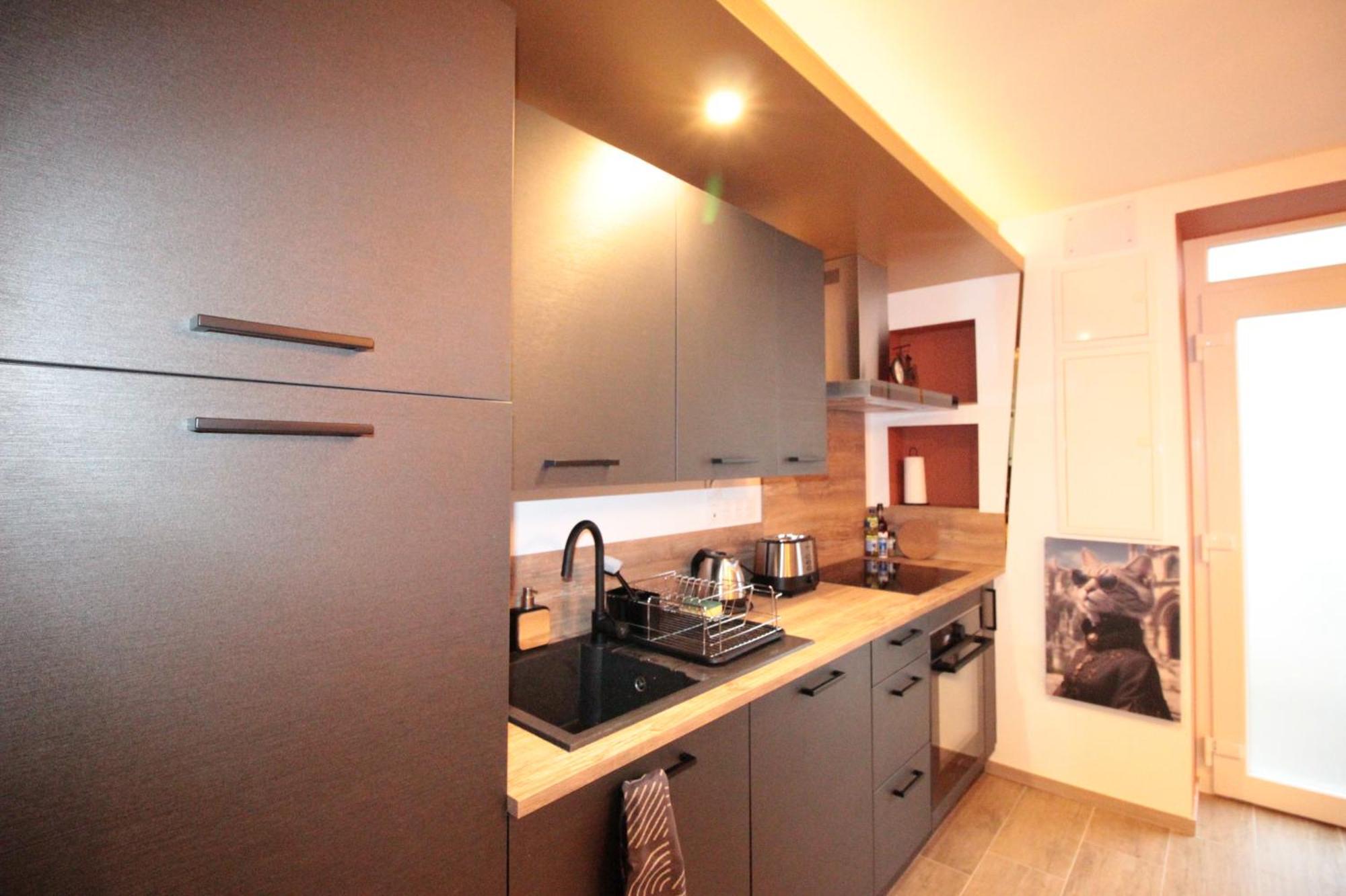 Luxury Studio, Rez De Chaussee, Parking Prive Video Surveillance, Canape Haute Qualite Convertible Couchage 2 Personnes, Centre Ville Proche, Restaurant, Boulangerie 2 Minutes A Pied, Terrasse - 800Metre Carre De Terrain - Gere Par Presta-Zen'Service Verdun-sur-Meuse Eksteriør billede
