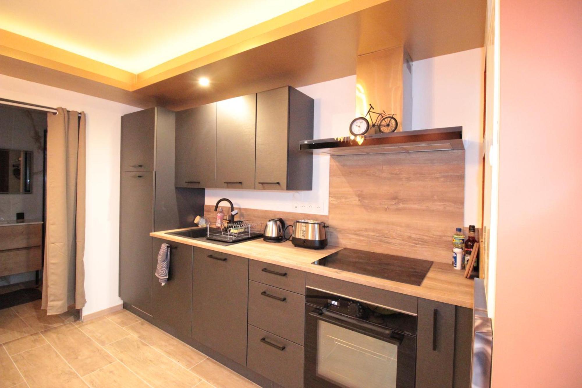 Luxury Studio, Rez De Chaussee, Parking Prive Video Surveillance, Canape Haute Qualite Convertible Couchage 2 Personnes, Centre Ville Proche, Restaurant, Boulangerie 2 Minutes A Pied, Terrasse - 800Metre Carre De Terrain - Gere Par Presta-Zen'Service Verdun-sur-Meuse Eksteriør billede