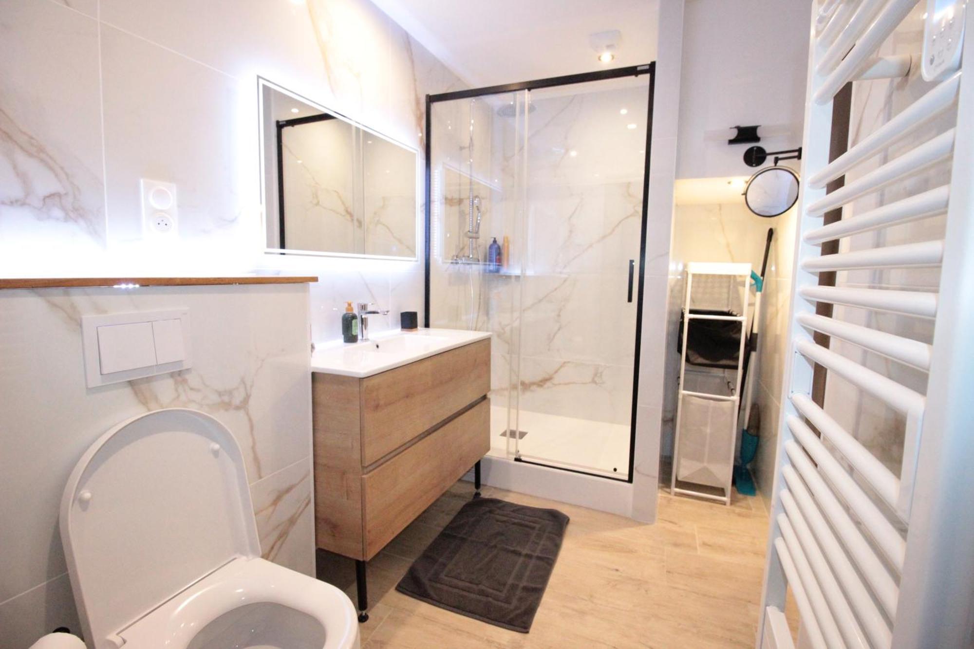 Luxury Studio, Rez De Chaussee, Parking Prive Video Surveillance, Canape Haute Qualite Convertible Couchage 2 Personnes, Centre Ville Proche, Restaurant, Boulangerie 2 Minutes A Pied, Terrasse - 800Metre Carre De Terrain - Gere Par Presta-Zen'Service Verdun-sur-Meuse Eksteriør billede