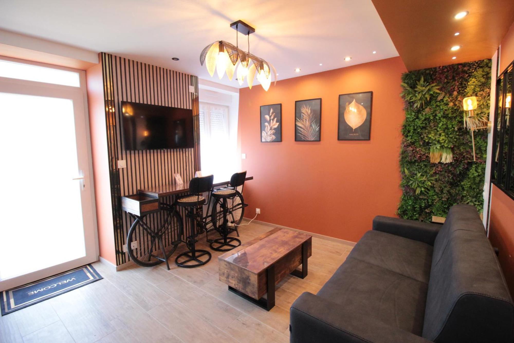 Luxury Studio, Rez De Chaussee, Parking Prive Video Surveillance, Canape Haute Qualite Convertible Couchage 2 Personnes, Centre Ville Proche, Restaurant, Boulangerie 2 Minutes A Pied, Terrasse - 800Metre Carre De Terrain - Gere Par Presta-Zen'Service Verdun-sur-Meuse Eksteriør billede